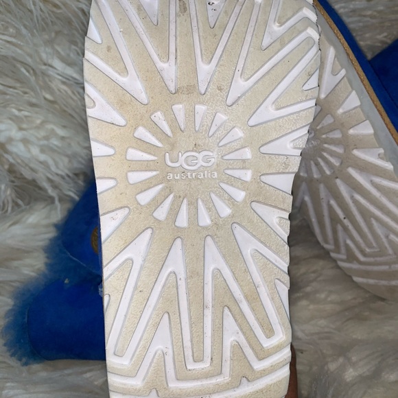 UGG Bailey Button Short Boot - Picture 10 of 14